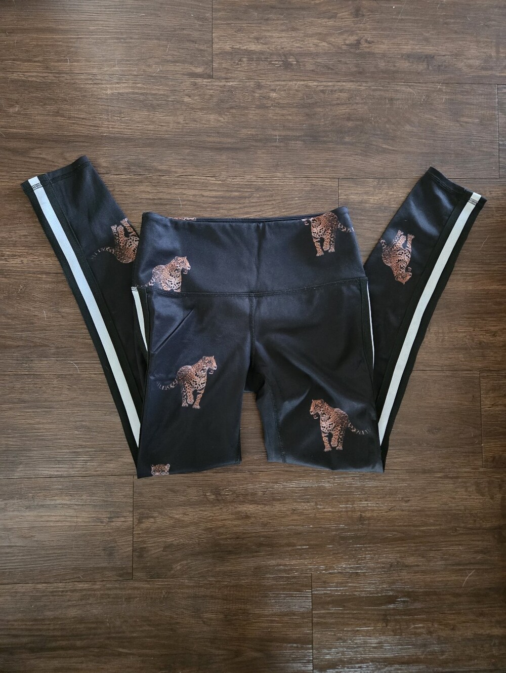 Noli Leopard Print Shiny Leggings With Track Stripe M